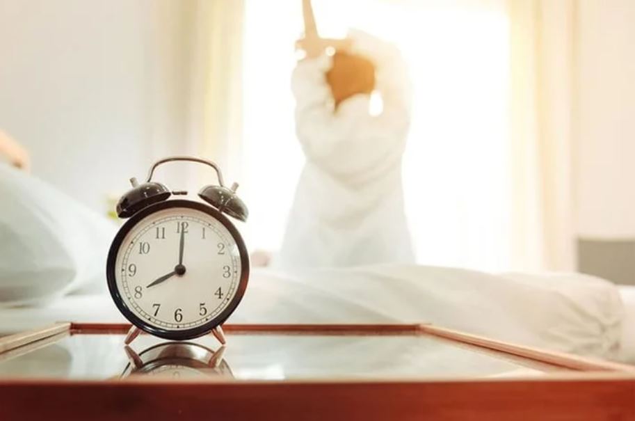 Thường xuyên thức dậy trước báo thức có phải là dấu hiệu sức khỏe? - Ảnh 2